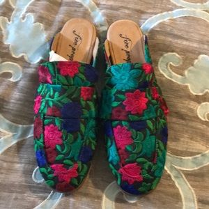 NWT Free people floral mules